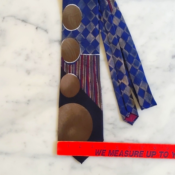 NWOT. Oaktree Imported Silk Tie with Multicolor Design Patterns. - Picture 3 of 5